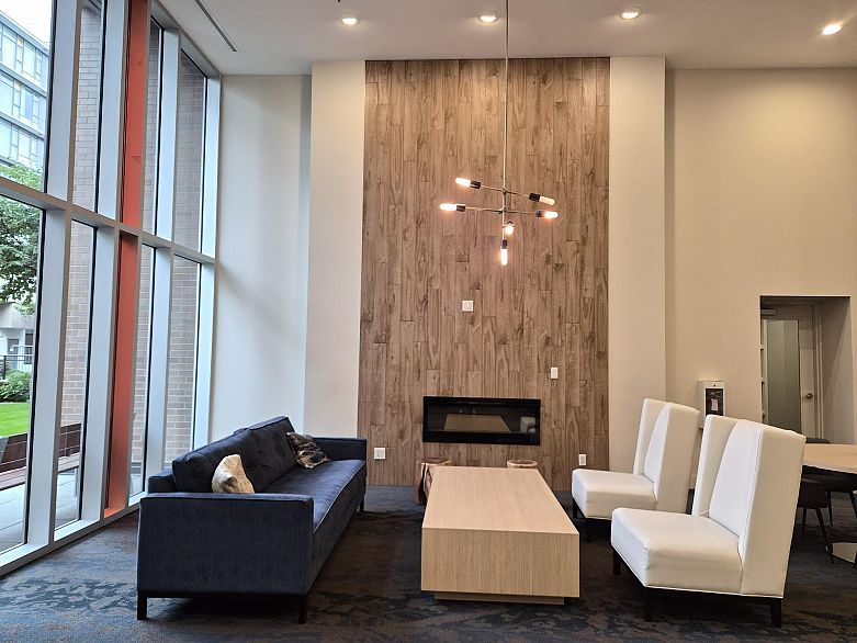 317 2033 W 10th Avenue