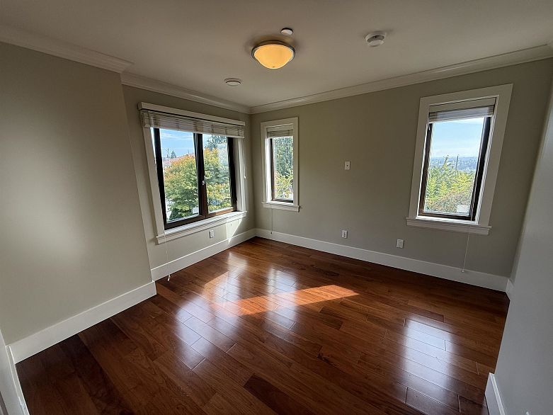 7689 Jasper Crescent