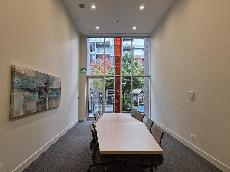 317 2033 W 10th Avenue