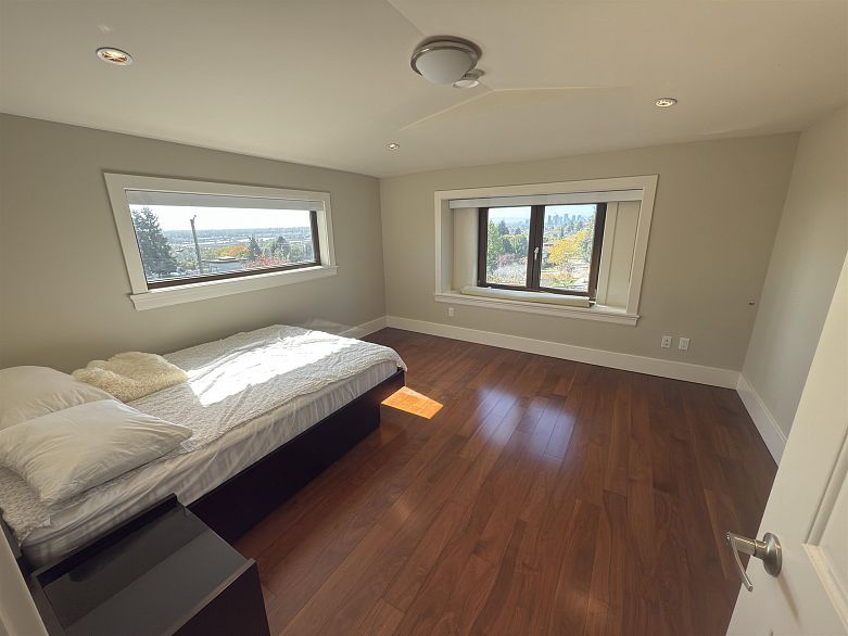 7689 Jasper Crescent