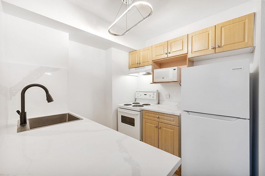 209 1330 Burrard Street