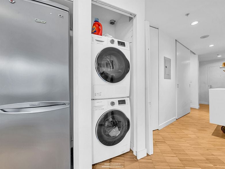 908 128 W Cordova Street