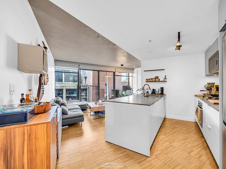 908 128 W Cordova Street