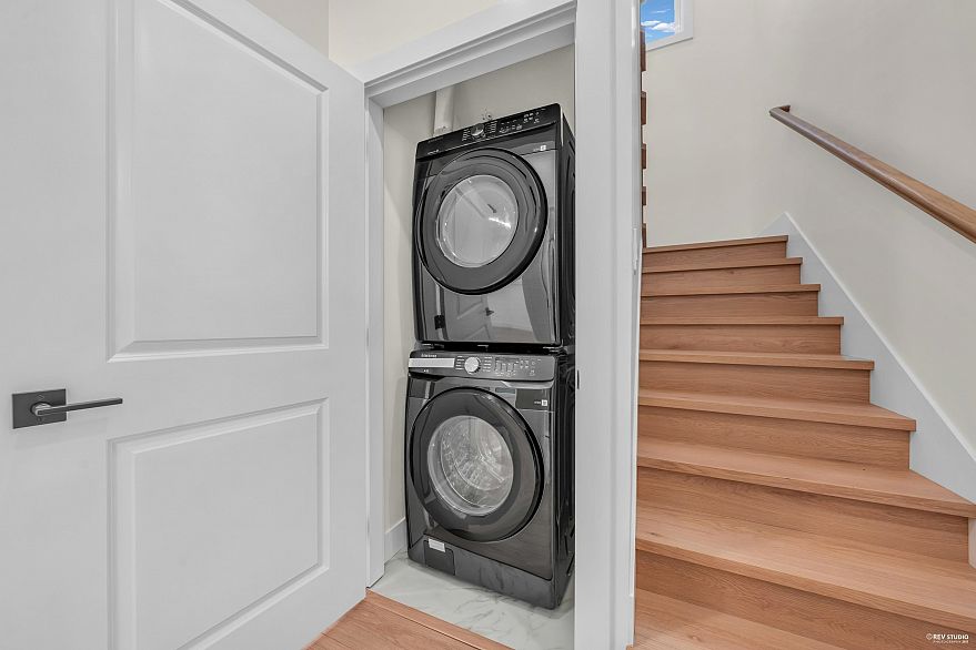 3-3090 Vanness Avenue