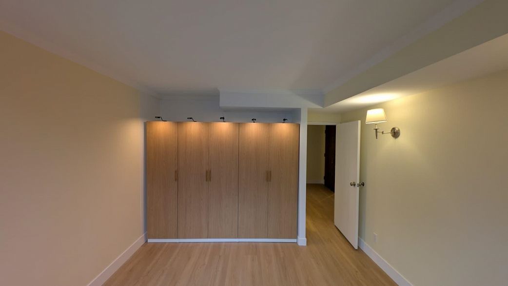 701 738 Broughton Street