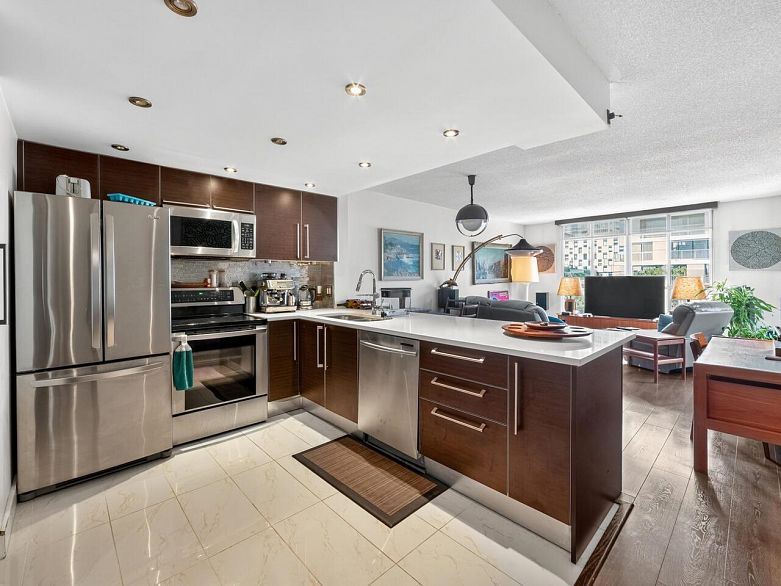 801 1500 Howe Street