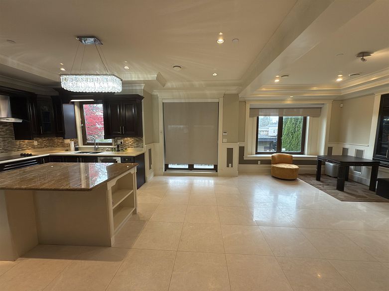 7689 Jasper Crescent