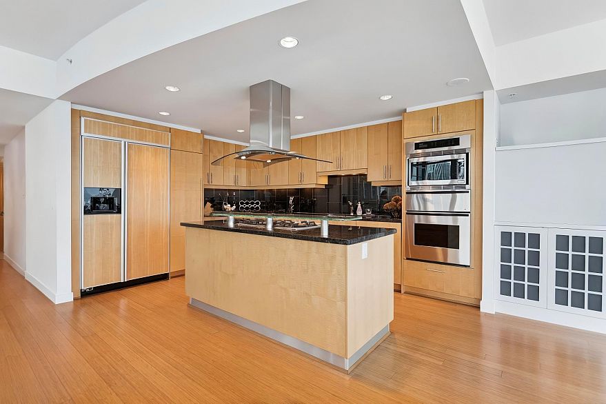 2502 1233 W Cordova Street