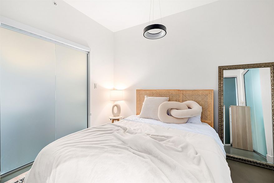 226 108 E 1st Avenue