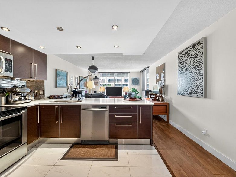 801 1500 Howe Street