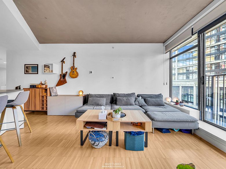 908 128 W Cordova Street