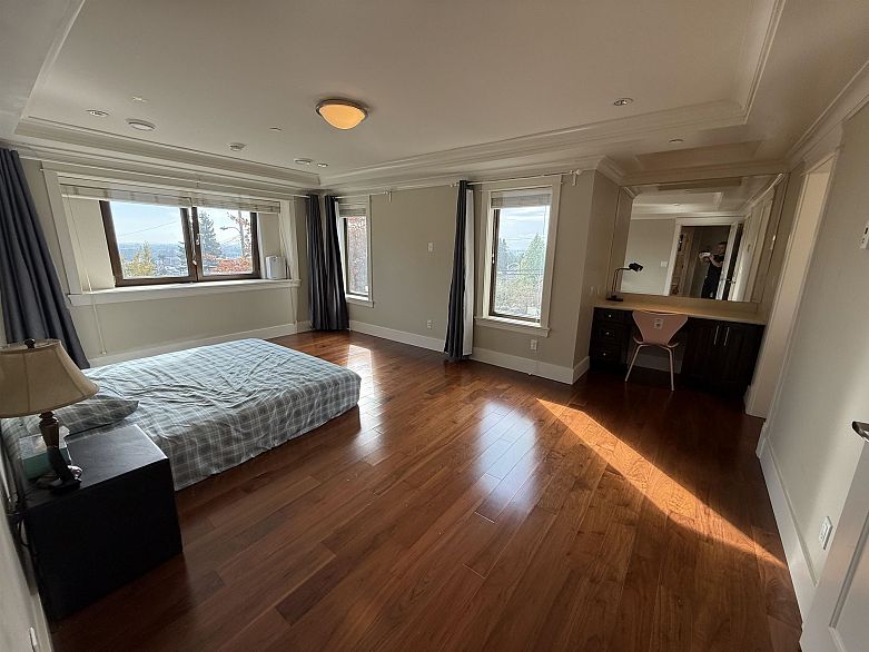 7689 Jasper Crescent