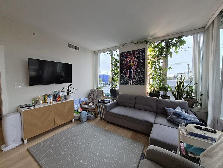 317 2033 W 10th Avenue