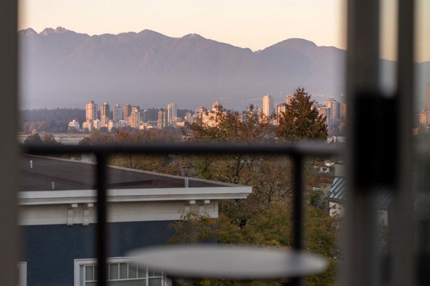 402 2216 W 3rd Avenue