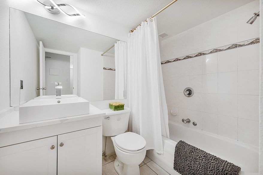 209 1330 Burrard Street