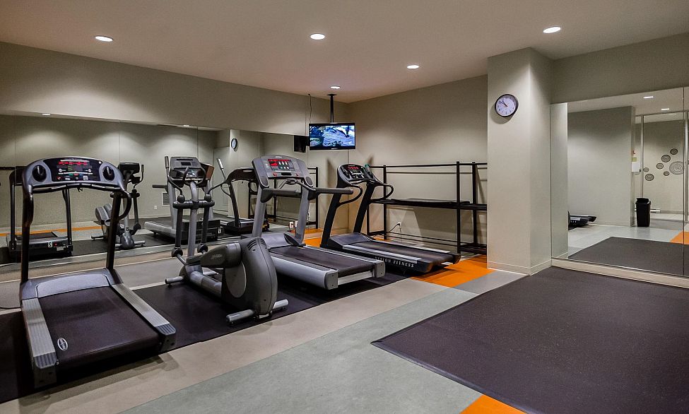 2810 233 Robson Street