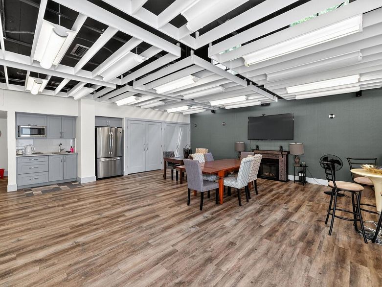 801 1500 Howe Street