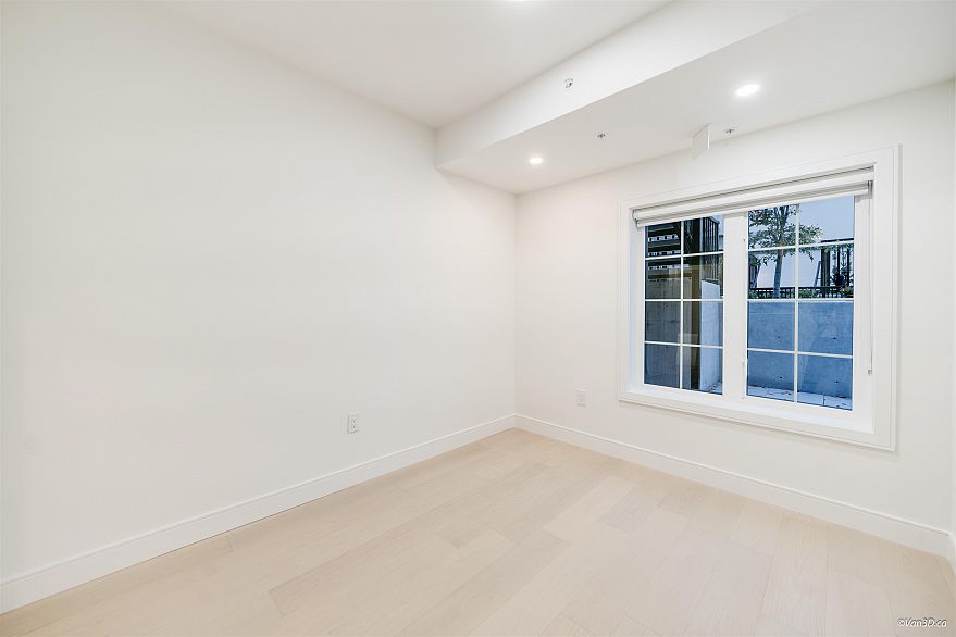 105 918 W 32nd Avenue