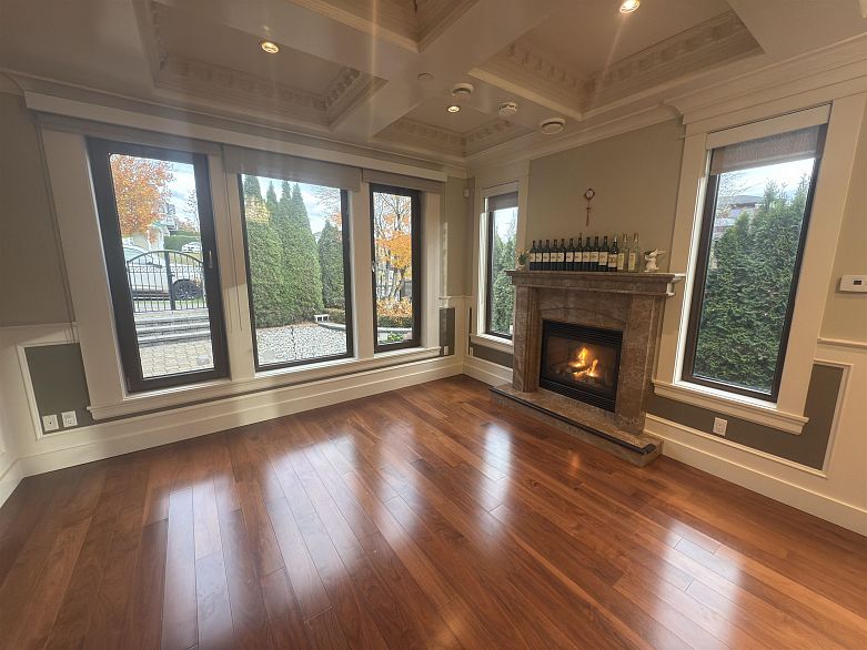 7689 Jasper Crescent