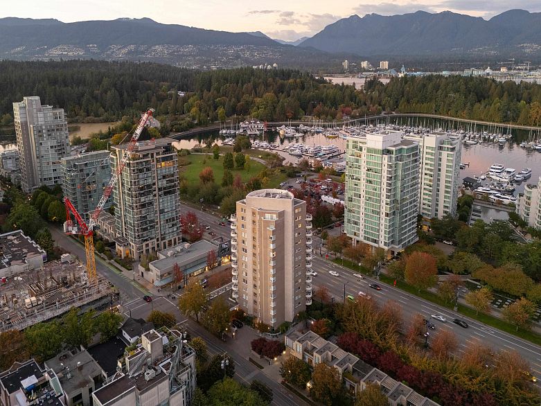 201 1788 W Georgia Street