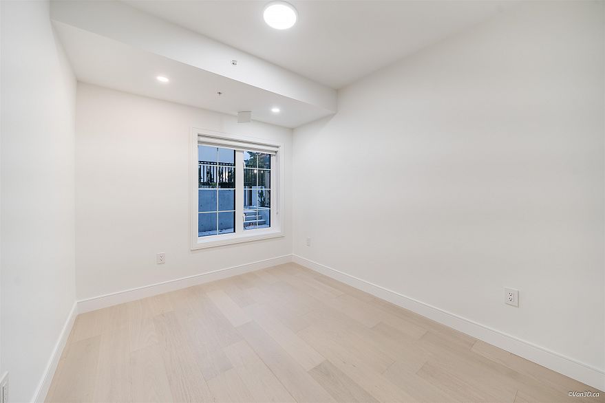 105 918 W 32nd Avenue