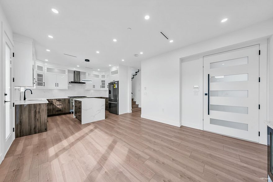 2 3344 Adanac Street