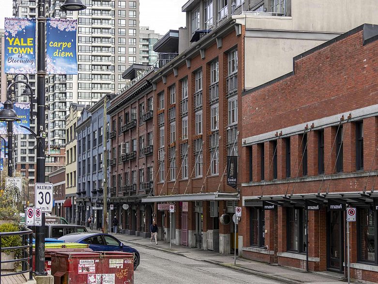 401 988 Richards Street