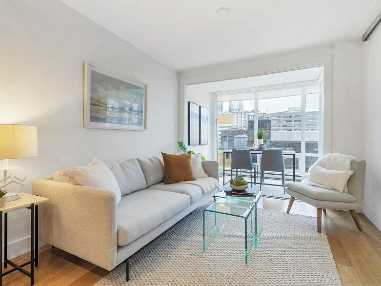 806 565 Smithe Street