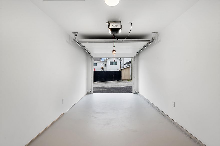 2 1160 Rossland Street