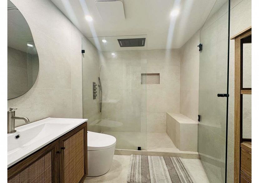 202 1033 Marinaside Crescent