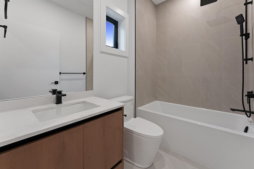 2 3218 W 38th Avenue