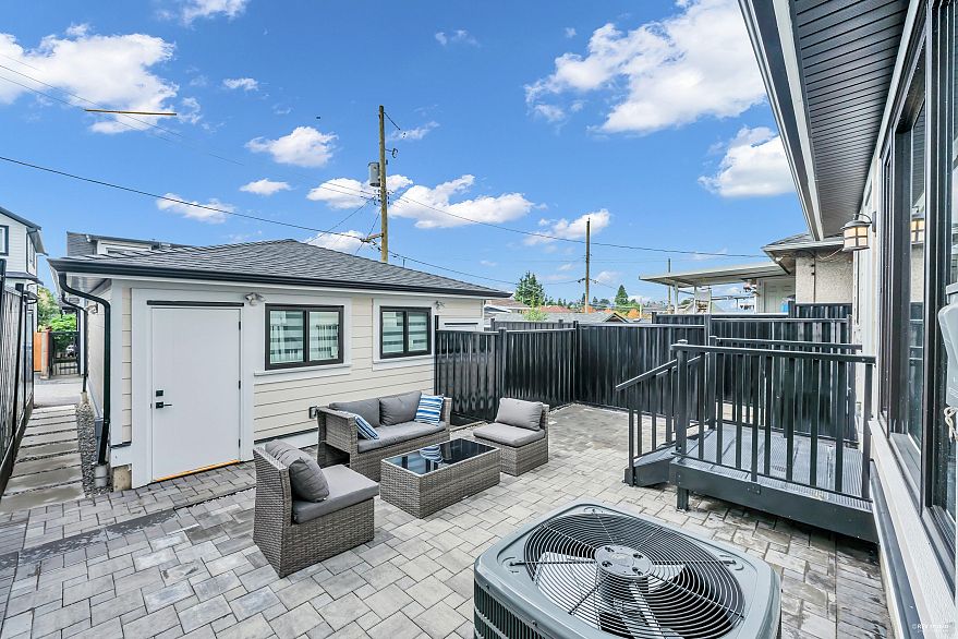 2 3344 Adanac Street