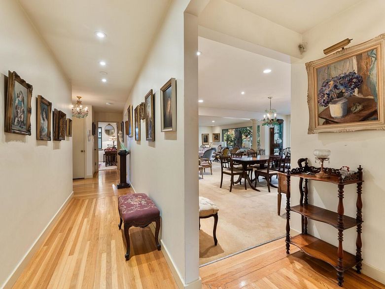 201 1695 W 10th Avenue