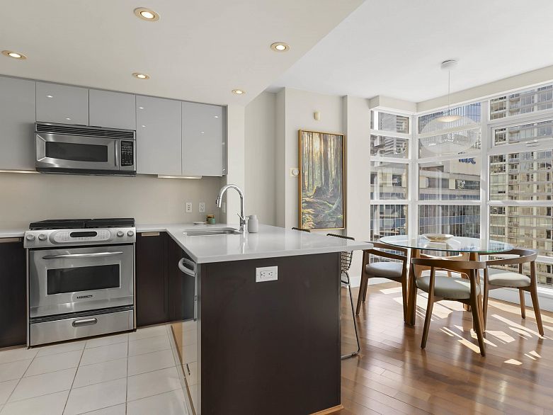 1505 1205 W Hastings Street