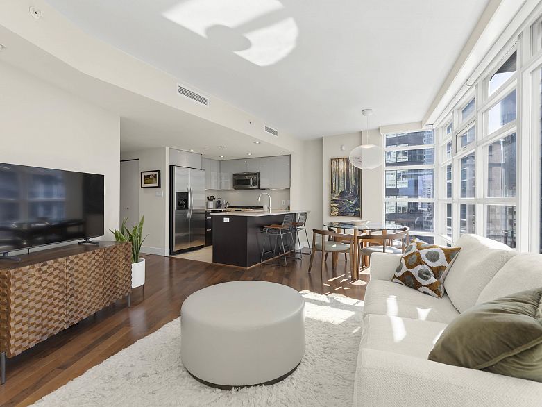 1505 1205 W Hastings Street