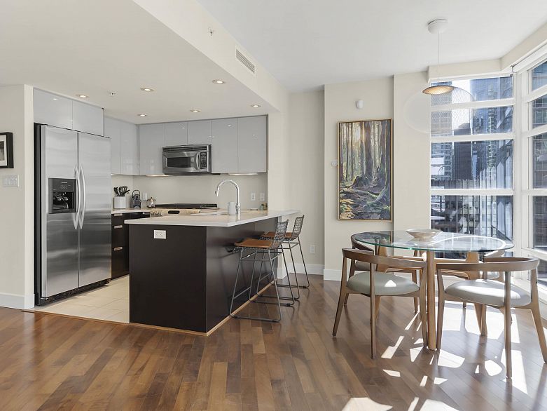 1505 1205 W Hastings Street