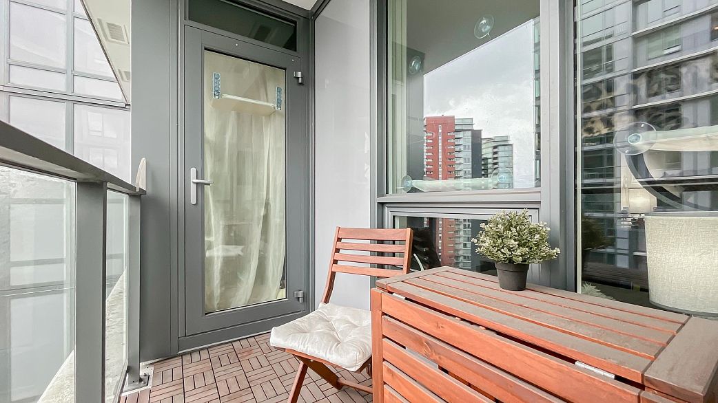 1205 68 Smithe Street