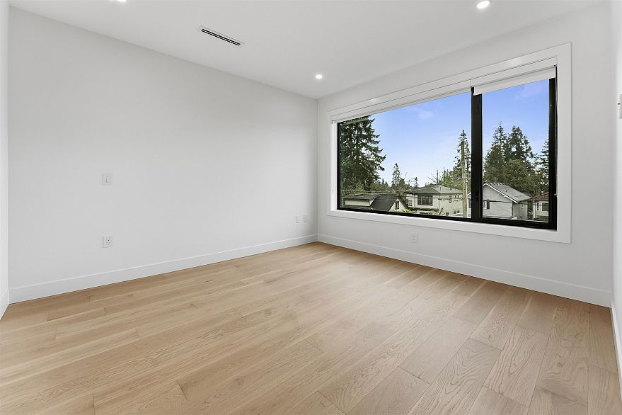 2 3218 W 38th Avenue