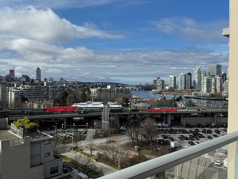 1506 1833 Crowe Street