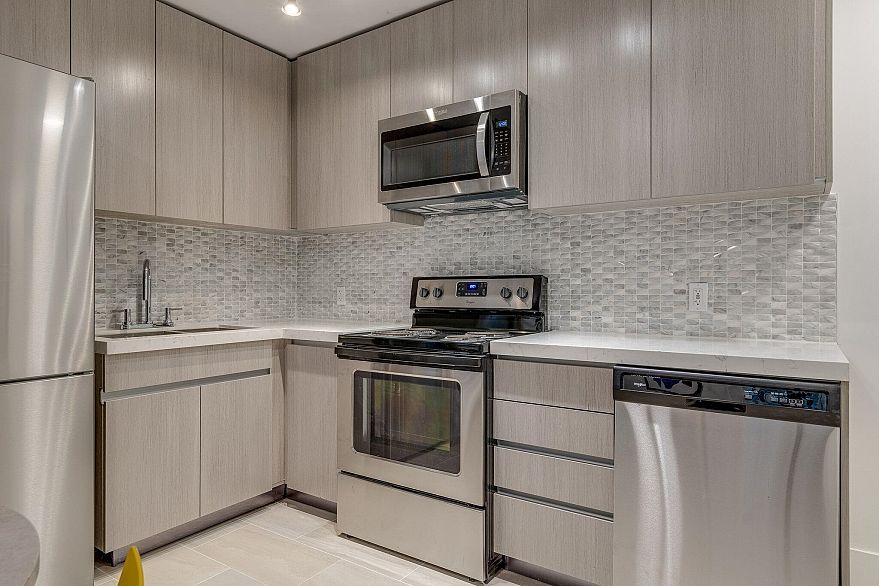 206 1425 HARO STREET, Vancouver BC V6G 1G2