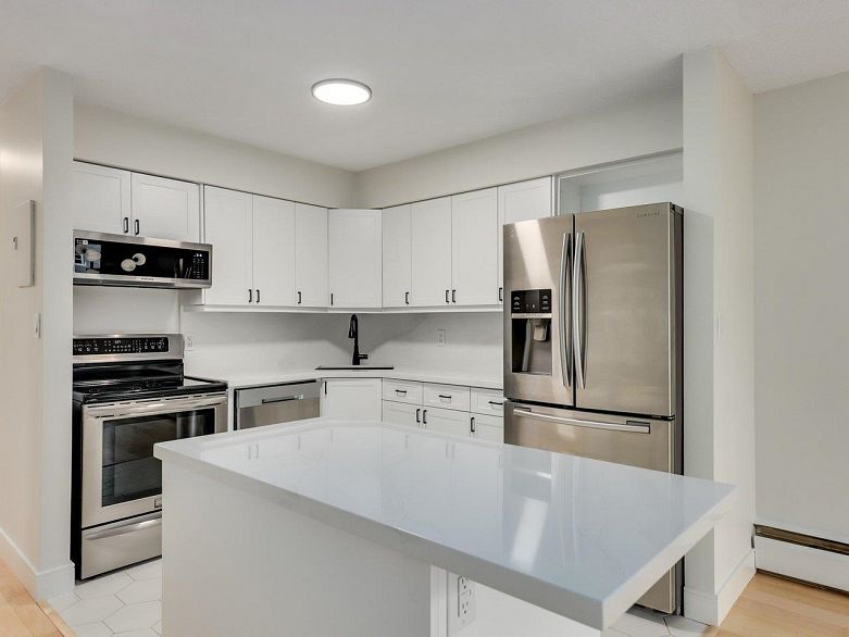 307 2255 York Avenue