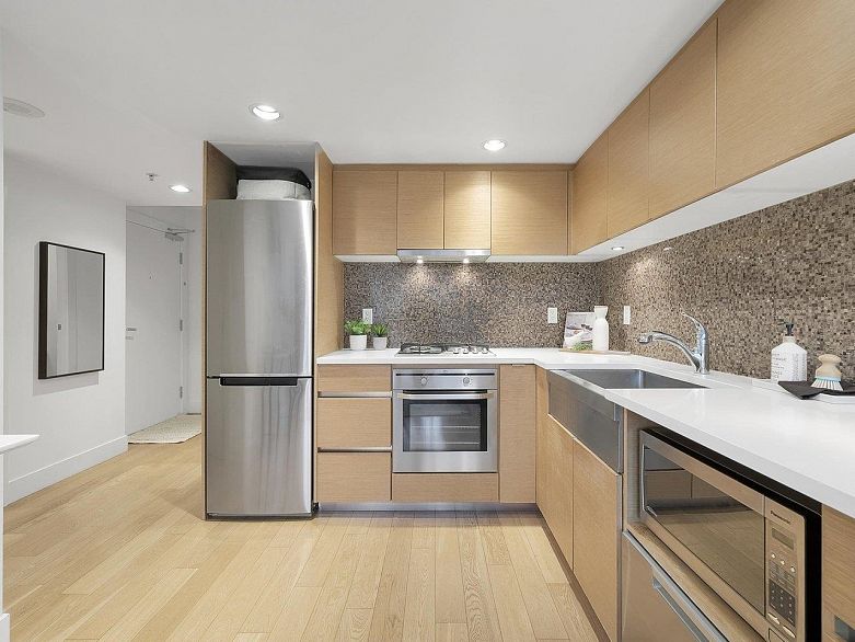 806 565 Smithe Street