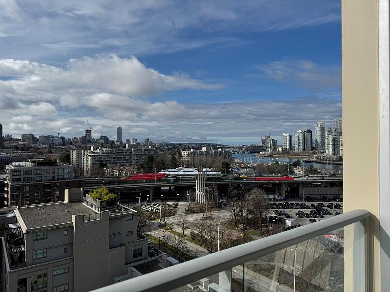 1506 1833 Crowe Street