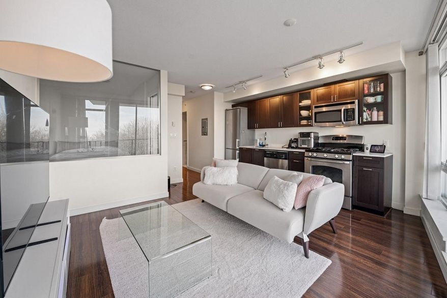 612 4888 Nanaimo Street