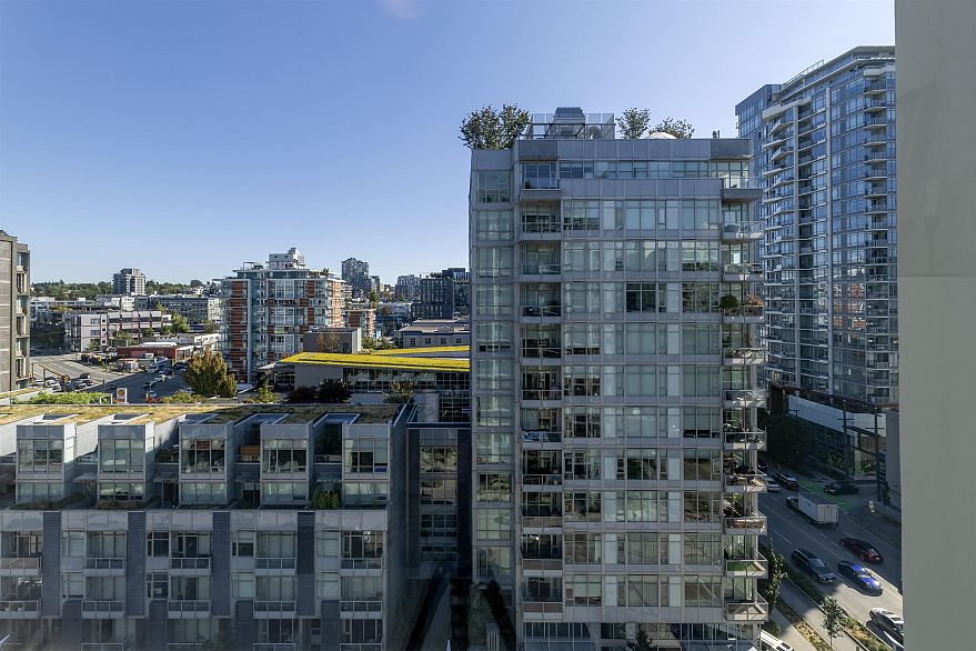 1206 111 E 1st Avenue