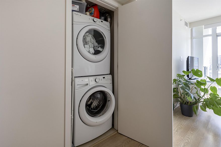 1206 111 E 1st Avenue