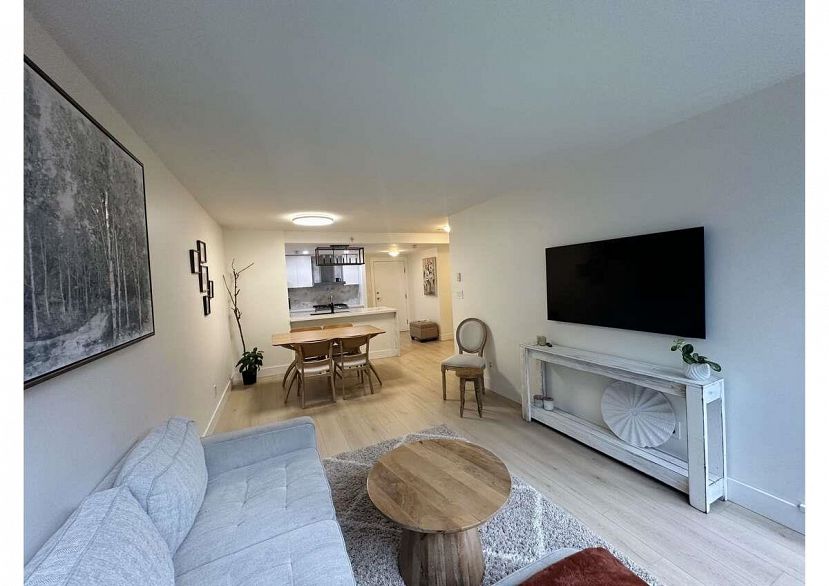 202 1033 Marinaside Crescent