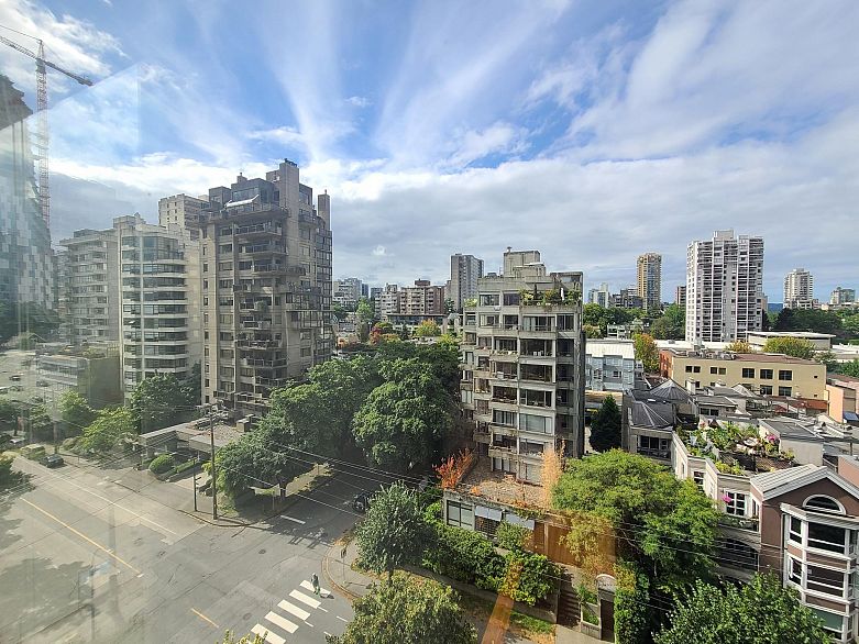 1001 1723 Alberni Street