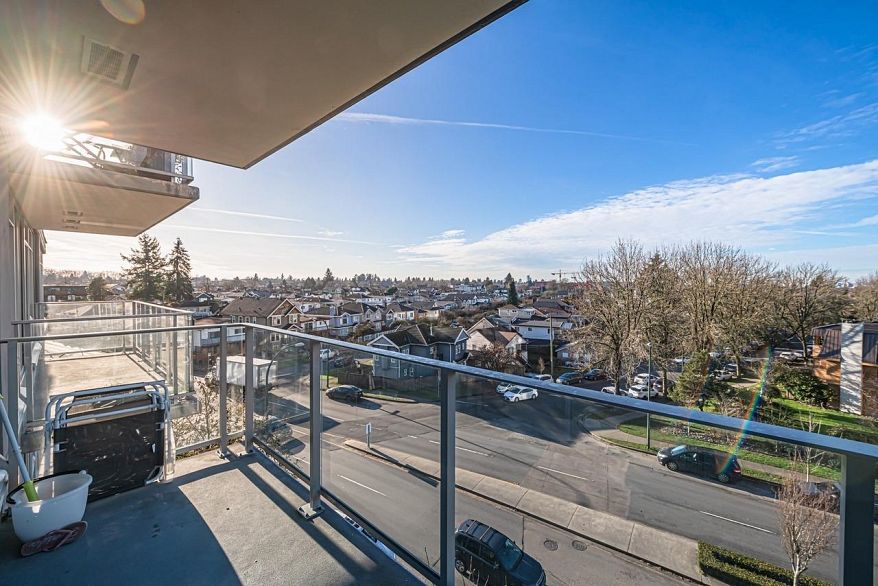 612 4888 Nanaimo Street