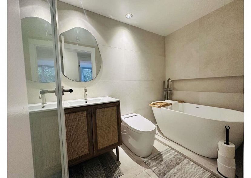 202 1033 Marinaside Crescent